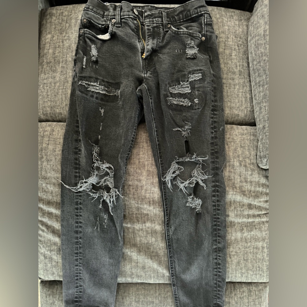 Men’s Levi ripped jeans